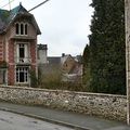 TROIS MAISONS ET LEURS DÉPENDANCES ACQUISES POUR 80 270 €.