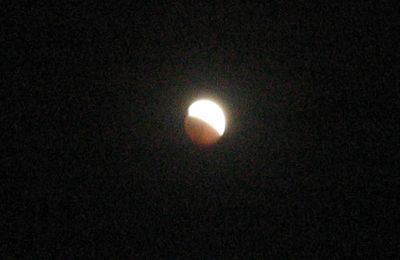 Eclipse de lune à Pitesti