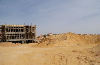 DERNIÈRES NOUVELLES DES CONSTRUCTIONS DE LA NOUVELLE ÉCOLE DE SHEIKH ZAYED