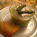 Mousseline froide d'asperges vertes, chantilly aux herbes du jardin