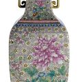 A fine and rare famille rose porcelain vase with flower und fruit branches, iron-red Xianfeng six-character mark and period