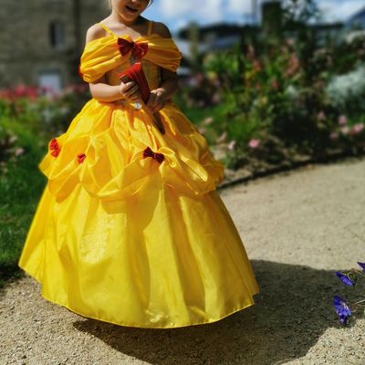 Clara: une robe de Belle (La Belle et la Bête) pour Iris