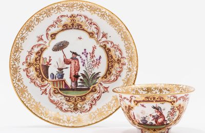 A Meissen porcelain Chinoiserie tea bowl and saucer, circa 1724