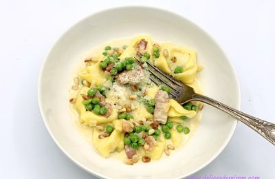 Tortellini pesto, petits pois, lardons et parmesan