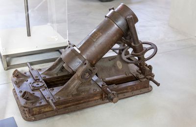 ££- Minenwefer Autrichien de 22cm M15 à Trieste