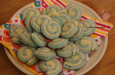 Biscuits roulés à la fraise.