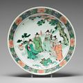 A large famille verte dish depicting five scholars, Qing dynasty, Kangxi (1662-1722)