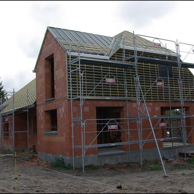 fin du lot charpente et début des cloisons....
