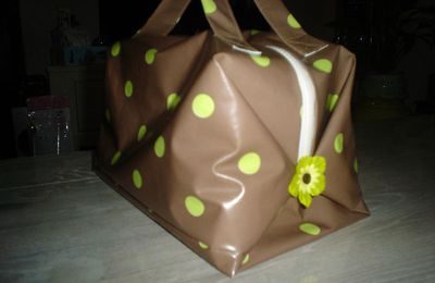 sac chocolat à points vert