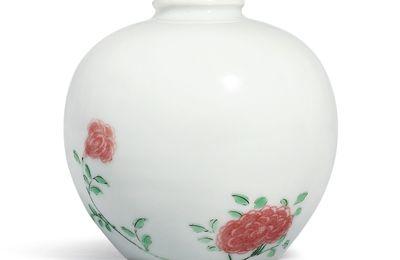  A rare underglaze-red and famille-verte 'rose' vase, Mark and period of Kangxi (1662-1722)