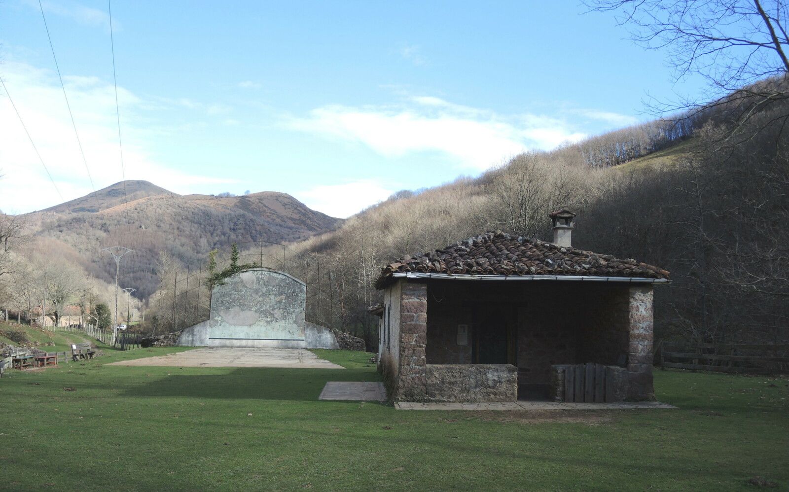 Aritzakun, fronton et maison (Espagne)