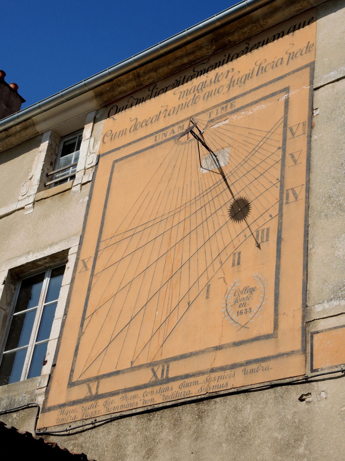 Noyers-sur-Serein, cadran solaire (89)