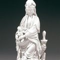 Guanyin en porcelaine émaillée blanc-de-Chine. Chine, XVIIIe siècle  