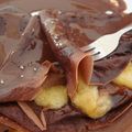 CREPES AU CHOCOLAT AMER, BANANES ROTIES et SAUCE AU CHOCOLAT A LA FLEUR DE SEL