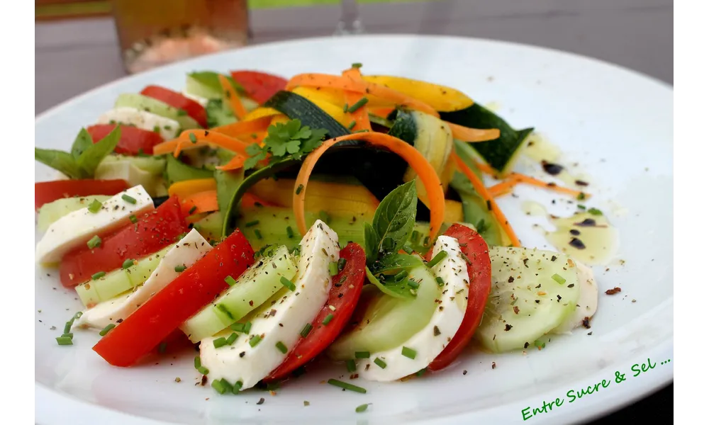 Tomate-Mozzarella et son méli-mélo de légumes