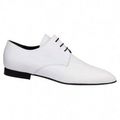 Chaussures lacées blanches par Scorah Pattullo