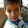 Le regard neuf du jeune Cambodgien Charoeun.