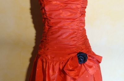 R1303 : Robe rouge 90's T.36