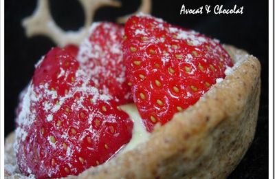 ** Légèreté et rapidité: Des tartelettes aux fraises sur lit frais à la pistache**