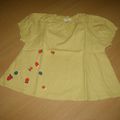 T-shirt vichy vert/blanc dessin : fraise,soleil,coeur "Catimini" 18 mois, 3 euros