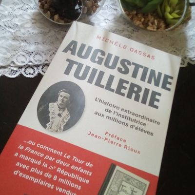 Augustine Tuillerie: L’histoire extraordinaire de l’Institutrice aux millions d’élèves de Michèle Dassas