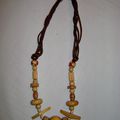 collier avec perles en bois