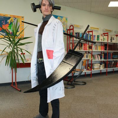 Un cosplay de Dr Stein d'enfer pour le carnaval du lycée ! Entièrement réalisé par Adrien