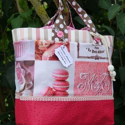 Un petit panier "déjeuner" tout de rose vêtu...