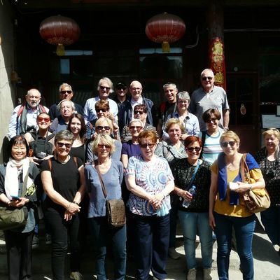 La photo de groupe: en tongs dans les hutongs