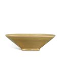 A Yue celadon-glazed tea bowl, Tang-Five dynastie (618-960)