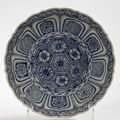 Plat polylobé en grès porcelaineux. Vietnam, XVe/XVIe siècle