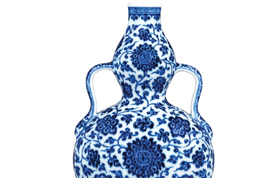 A fine blue and white double-gourd flask, Qianlong six-character seal mark in underglaze blue and of the period (1736- 1795)