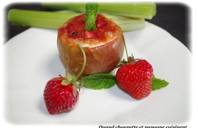 POMMES AU FOUR, COMPOTE DE RHUBARBE ET DES DE FRAISES