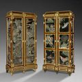 Exceptionnelle et rare paire d'armoires à doucine, de style Louis XVI, en frisage de bois de violette et de palissandre. 