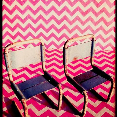 chaises miniatures...