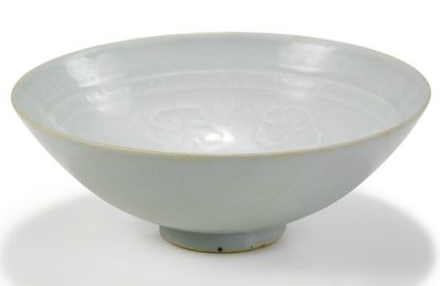 A moulded ‘Crane and Clouds’ ‘Shufu’ bowl, Yuan dynasty (1279–1368)