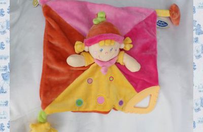 Doudou Plat Lutin Poupée Rose Jaune Attache Tetine Anneau Dentition Mots D'Enfants