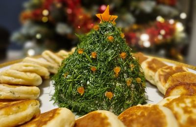 Sapin fromagé au saumon fumé, blinis citron aneth