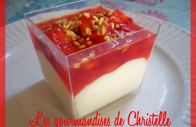 Verrines de crème de mascarpone et tartare de fraise