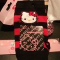 MITAINES ROSES ET NOIRES HELLO KITTY