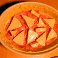 Tarte à la Vache qui rit, à la tomate et au jambon.