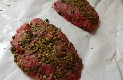 Steak hâché au poivre vert