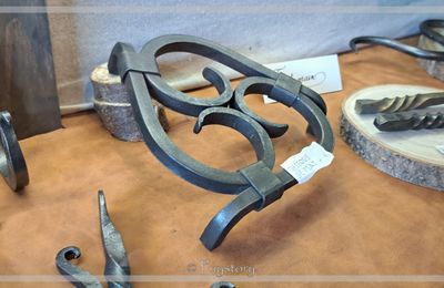 Chez le forgeron du Puy du Fou