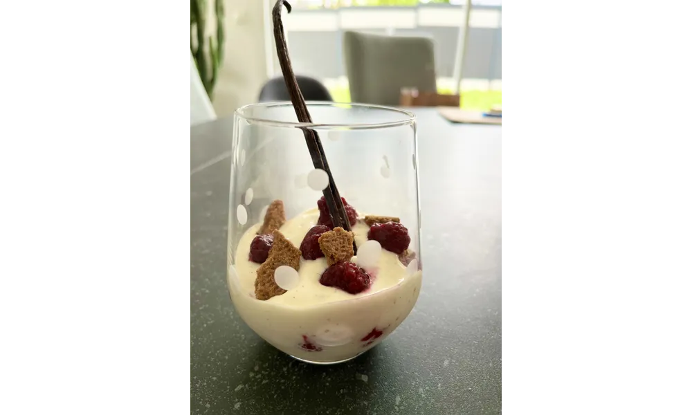 Verrines de tiramisu aux framboises et biscuits