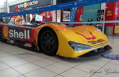 Exposition de voiture Dans Hyper U La roche /yon jusqu'à samedi.