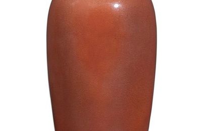 A copper-red-glazed vase, Qing dynasty, 18th century, Xuande mark