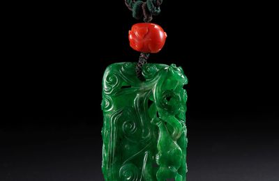 A fine small jadeite 'lingzhi and bat' rectangular pendant, 18th-19th century