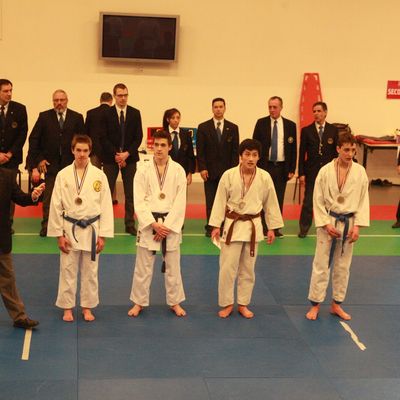 Inter région Karaté Kumité (combat) - Courgeon médaille d'argent est convoqué afin de combattre aux Championnats de France