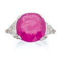 Bague en or gris ornée d'un saphir rose pesant 11,73 cts 