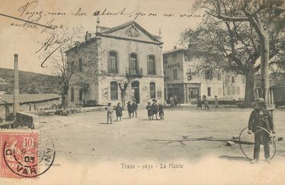 La place de la Mairie ou de l'Hôtel de ville